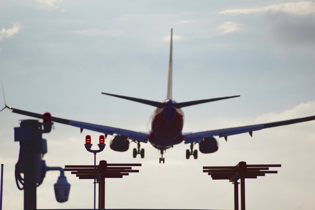 Alteração de voo LATAM: confira as regras e seus direitos