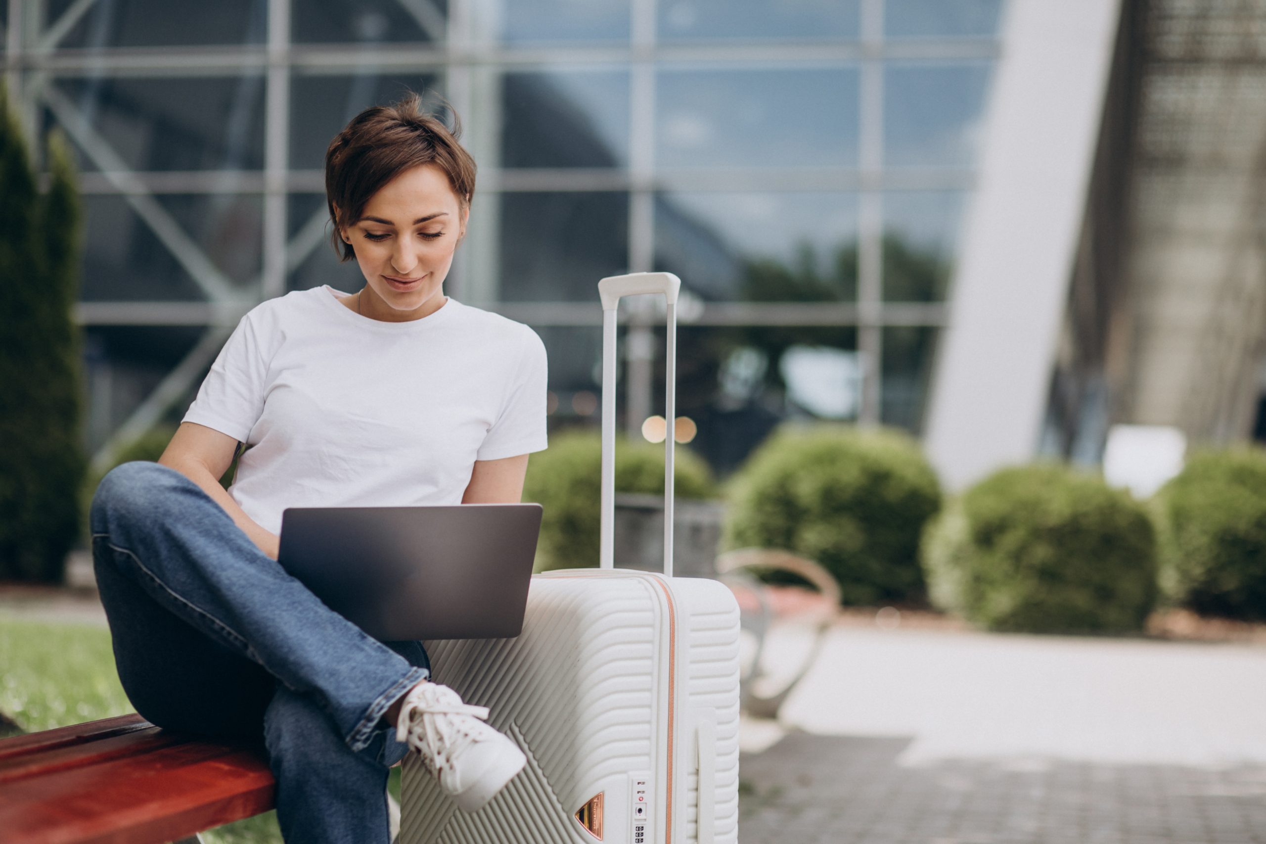 Como antecipar passagem de avião:  guia definitivo para viajantes inteligentes